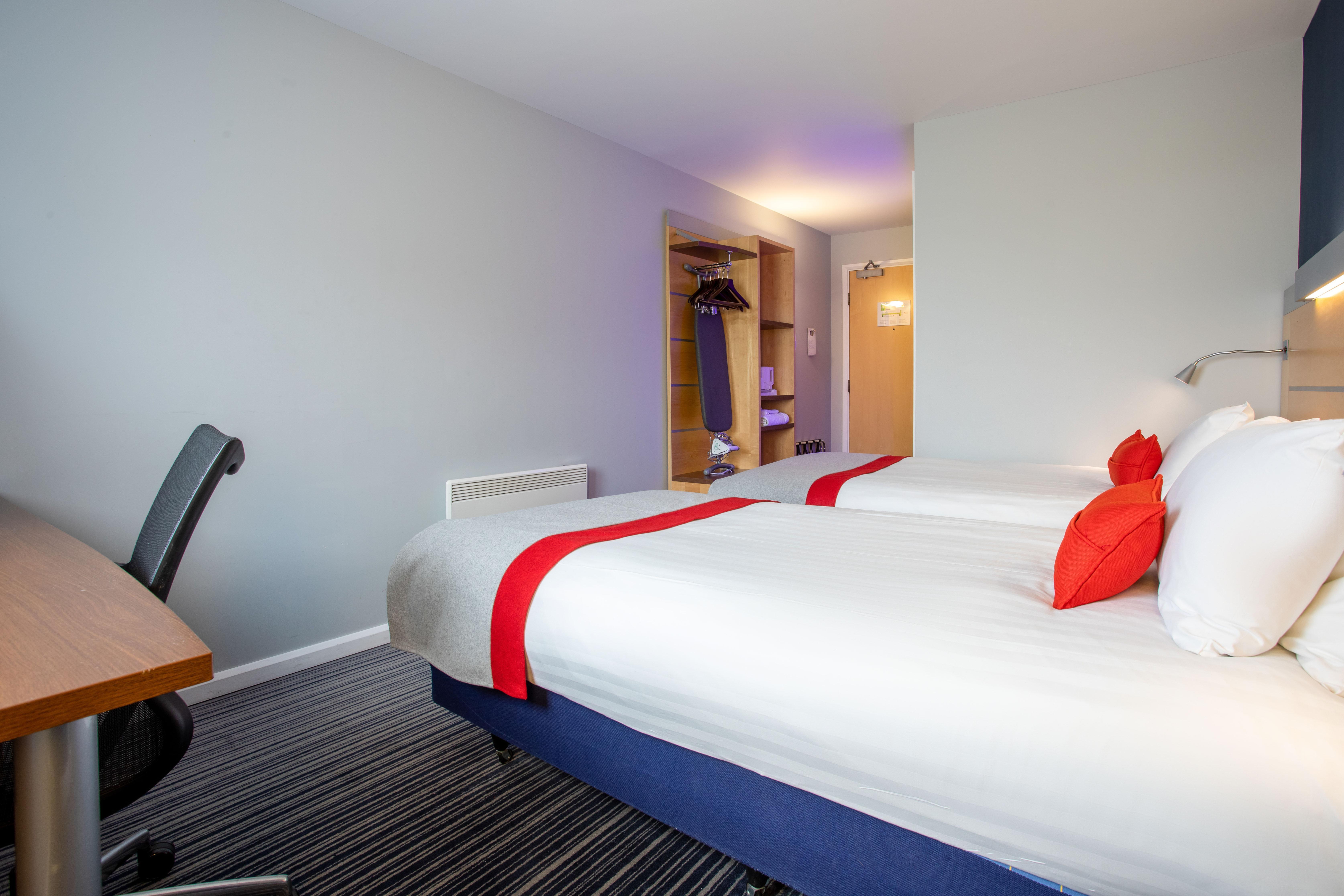 Holiday Inn Express Dunfermline, An Ihg Hotel Extérieur photo