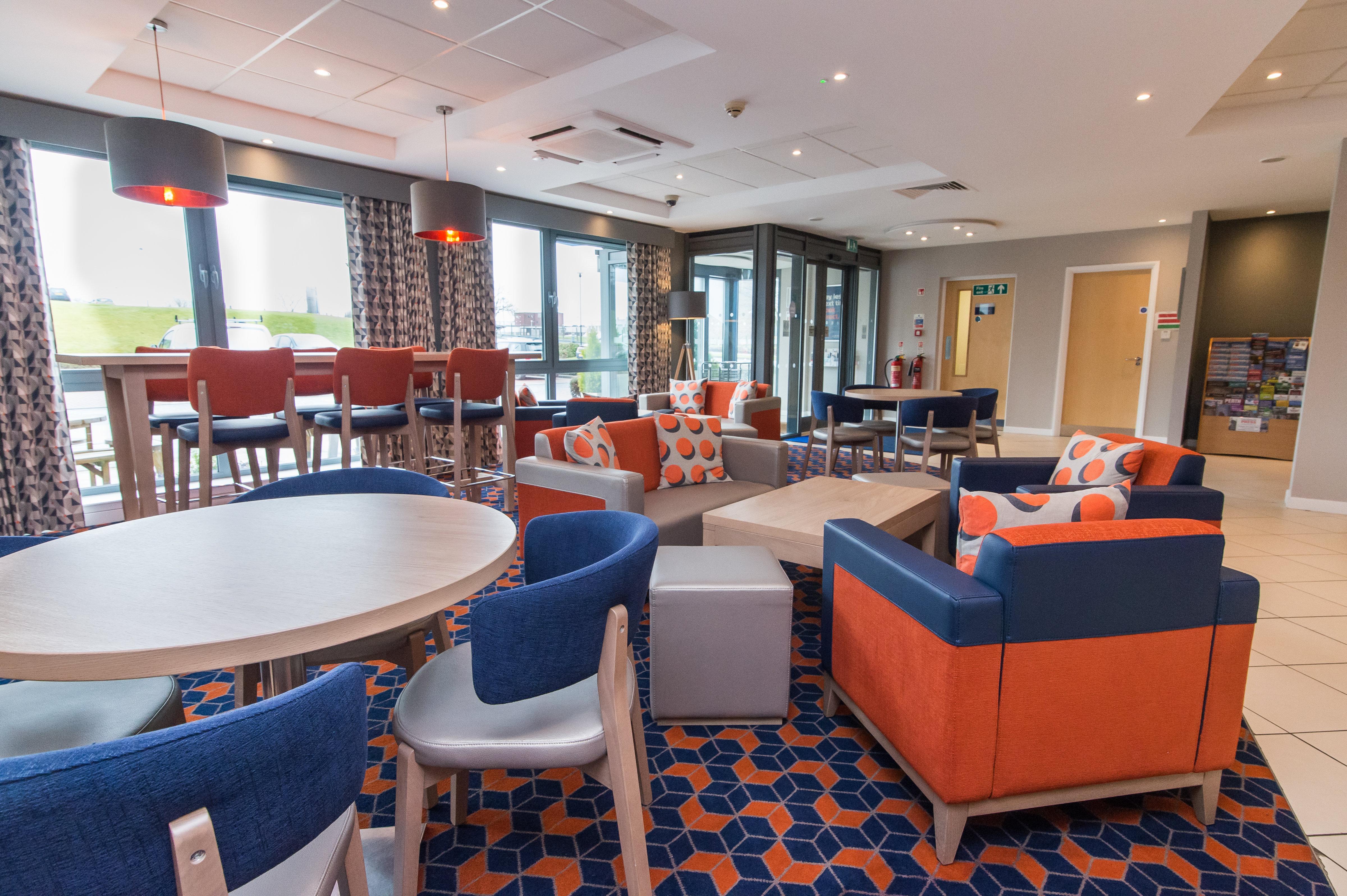 Holiday Inn Express Dunfermline, An Ihg Hotel Extérieur photo