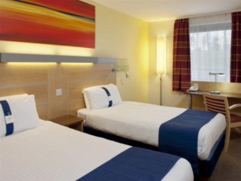 Holiday Inn Express Dunfermline, An Ihg Hotel Extérieur photo