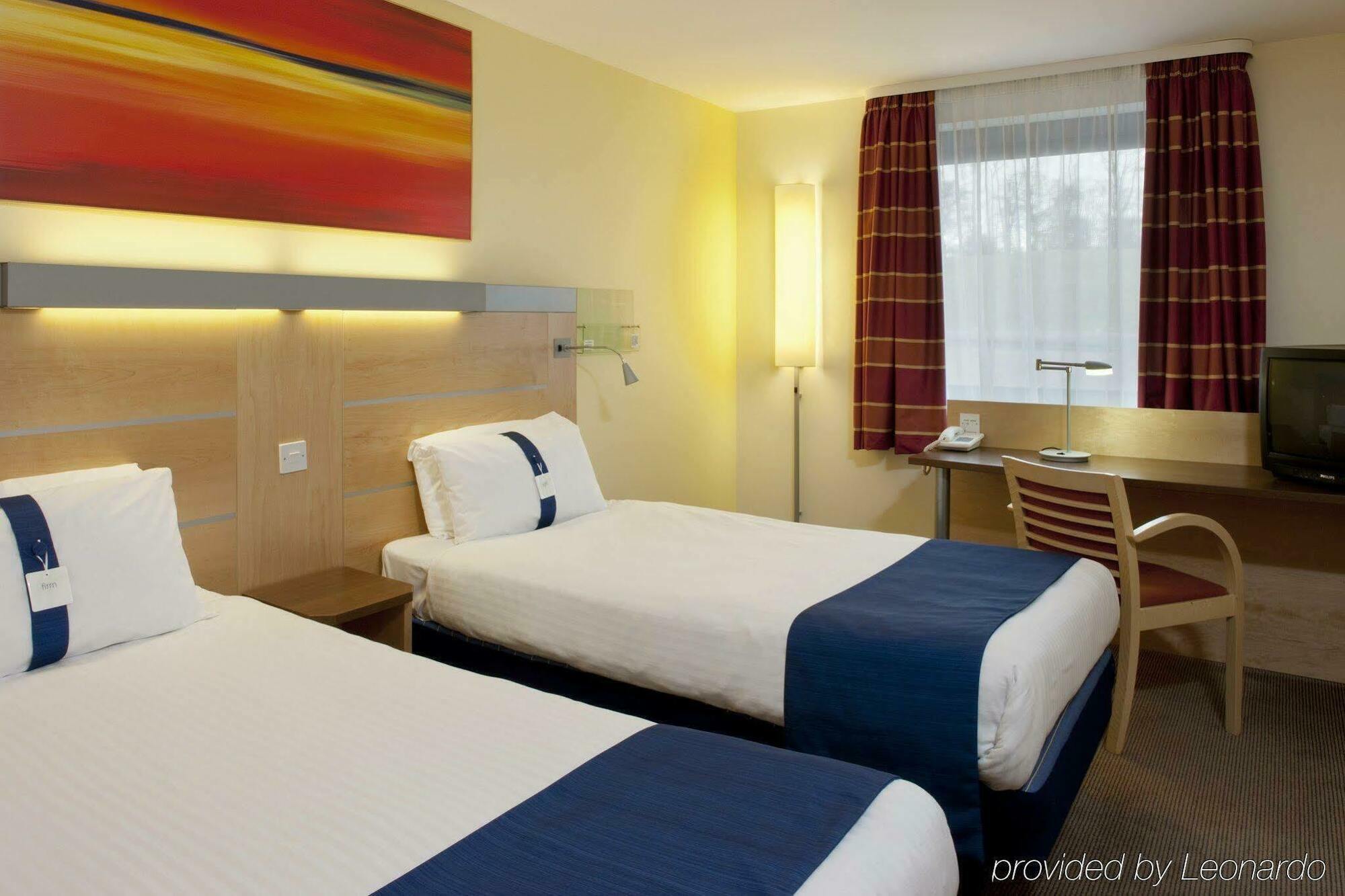 Holiday Inn Express Dunfermline, An Ihg Hotel Extérieur photo